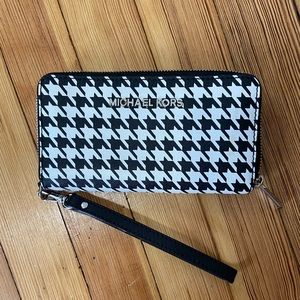 Michael Kors Wristlet/wallet